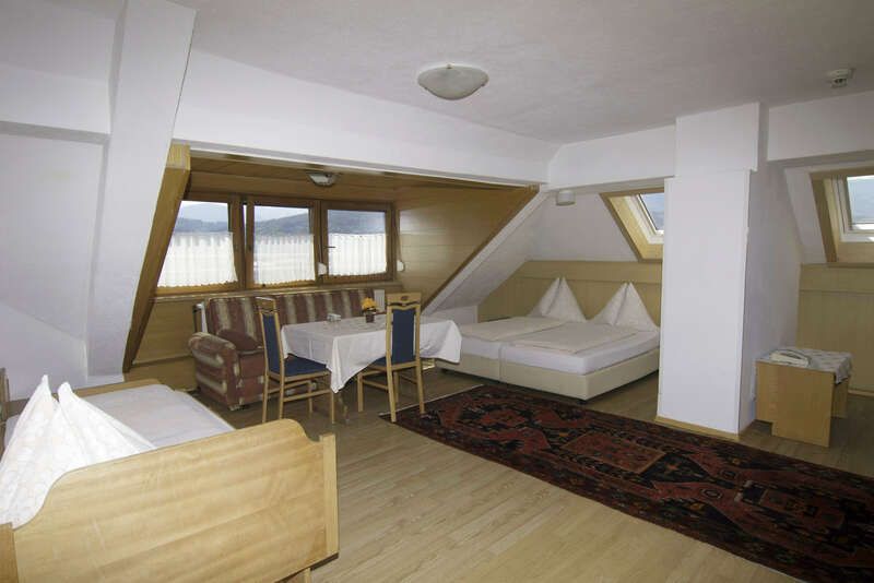 Six-bed room Innsbruck